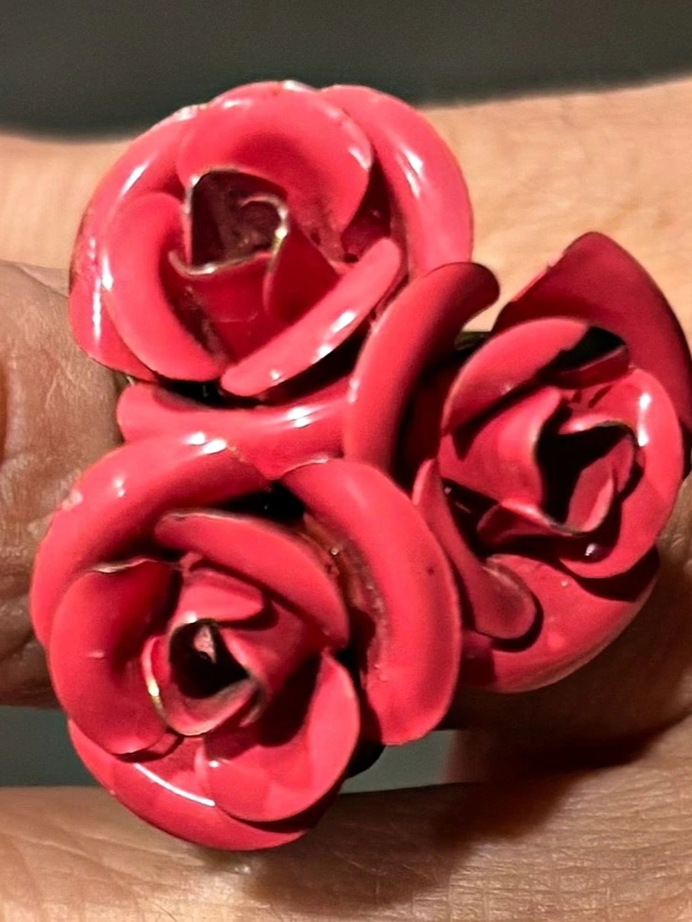 Retro Mid Century ring with triple rose buds enameled size 6 1/2